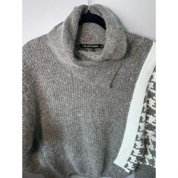 I.B. Diffusion Silk, Angora, Lambswool Blend Pullover Knit Sweater Size Small - Picture 2 of 7